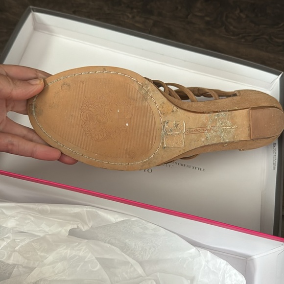 Vince Camuto tan sandals+VC-Setensa+61/2+Sude+EUC+Ankle+Strappy - Picture 5 of 10